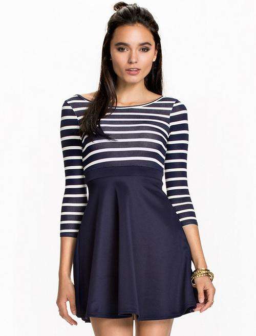 Pin Stripe Skater Dress   M / L