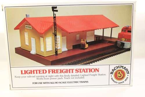 Bachmann : Lighted Freight Station