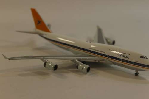 South African Die Caste Model Plane :  SAA/SAL Boeing 747-444  ZS-SAV (Durban)