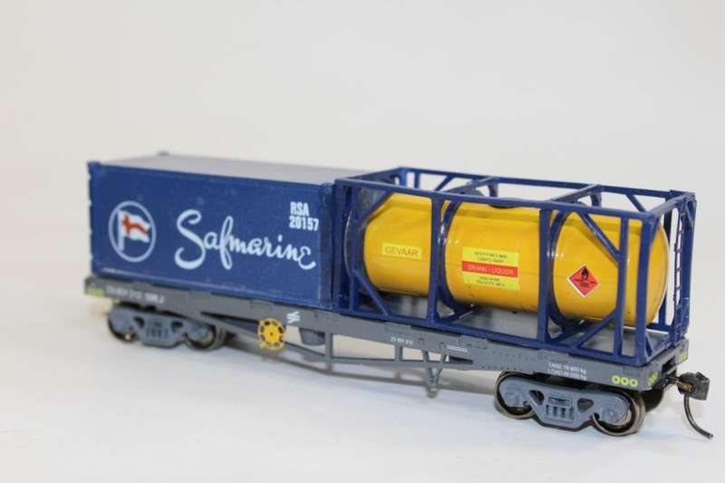 SARM : Safmarine & Tanktainer Container Wagon Kadee couplers