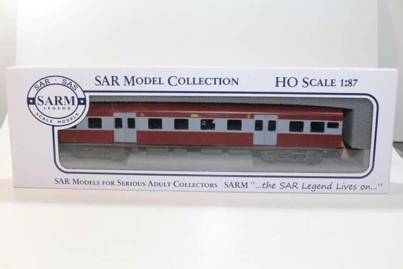 SARM :) South African Suburban 1st Class Passenger Coach (Lima Couplers)