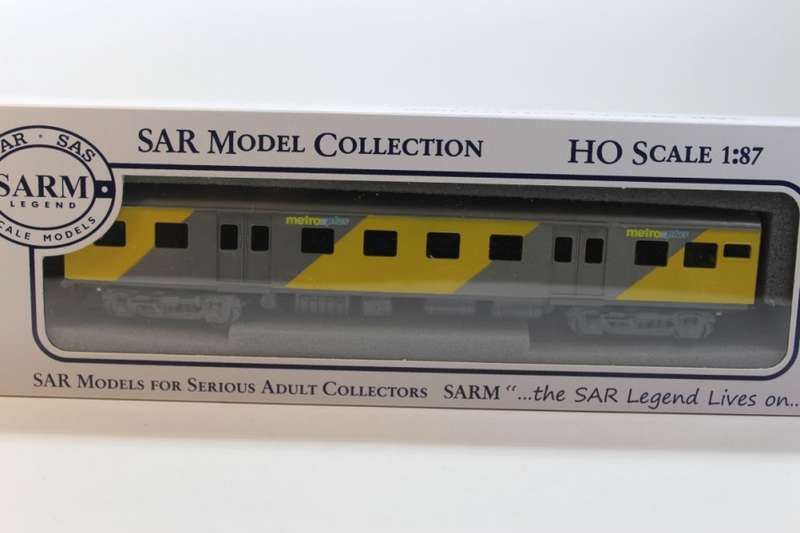 SARM :) South African Metro Plus 3rd Class Passenger Coach (Lima Couplers)