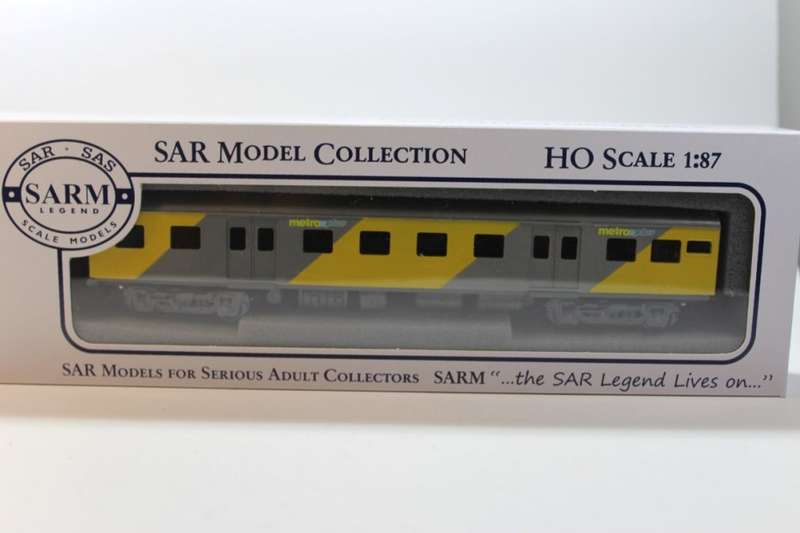 SARM :) South African Metro Plus 3rd Class Passenger Coach (Lima Couplers)