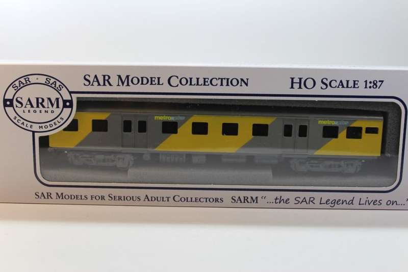 SARM :) South African Metro Plus 3rd Class Passenger Coach (Lima Couplers)