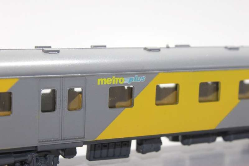 SARM :) South African Metro Plus 3rd Class Passenger Coach (Lima Couplers)