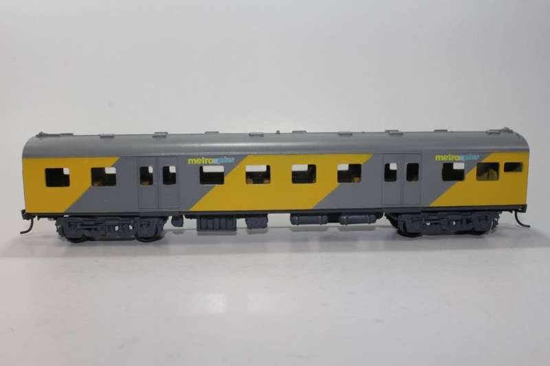 SARM :) South African Metro Plus 3rd Class Passenger Coach (Kadee Couplers)