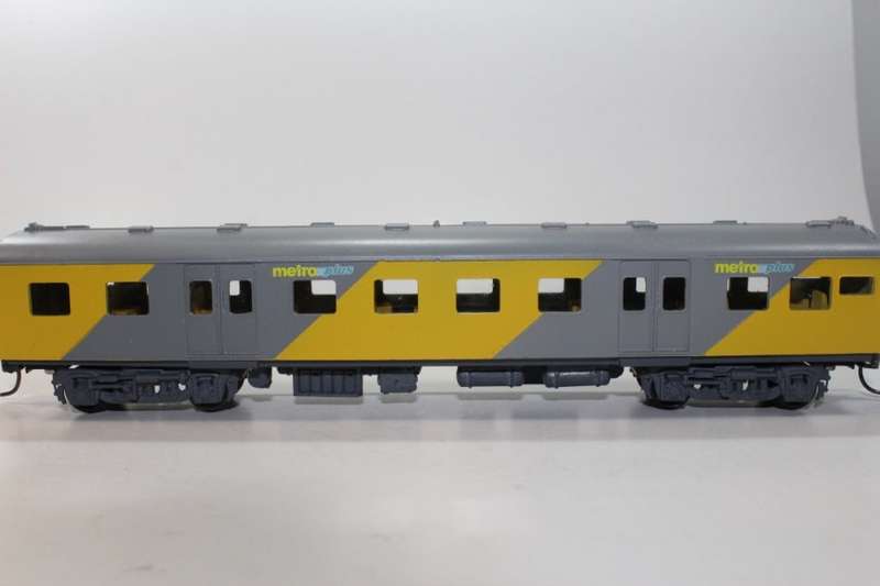 SARM :) South African Metro Plus 3rd Class Passenger Coach (Lima Couplers)