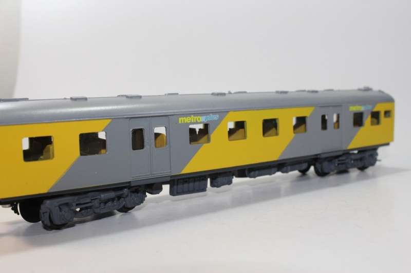 SARM :) South African Metro Plus 3rd Class Passenger Coach (Lima Couplers)
