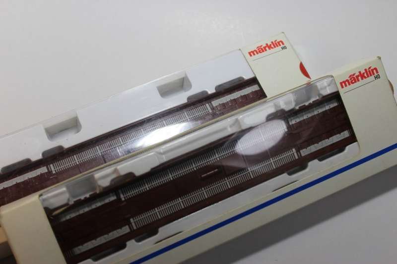 Marklin : 2 x Truck Carrier Wagons (HO)