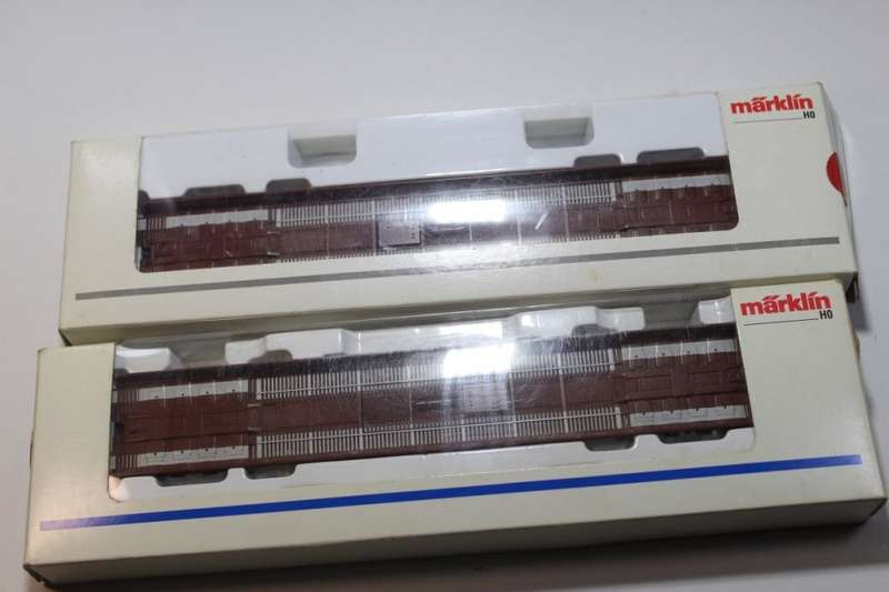 Marklin : 2 x Truck Carrier Wagons (HO)