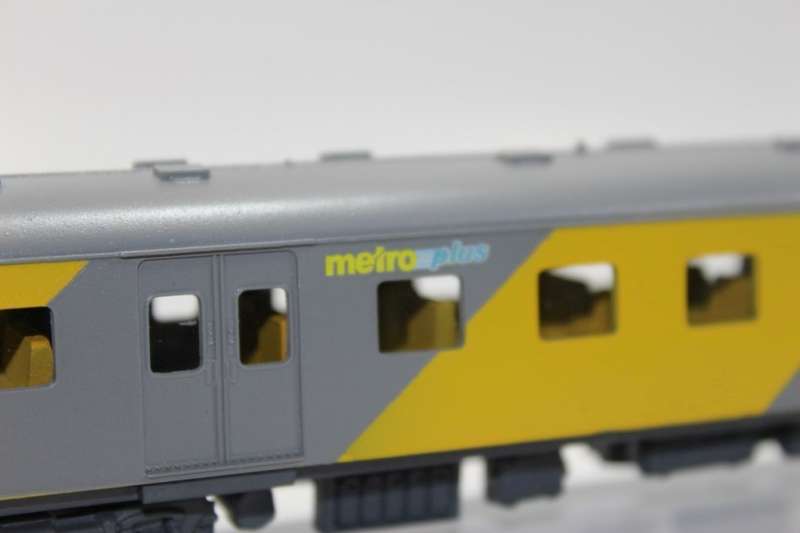 SARM :) South African Metro Plus 1st Class Passenger Coach (Kadee Couplers)