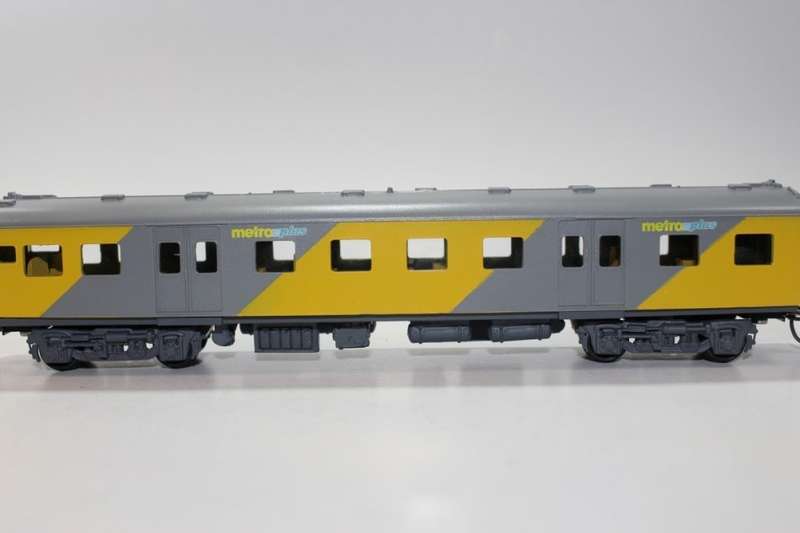 SARM :) South African Metro Plus 1st Class Passenger Coach (Kadee Couplers)