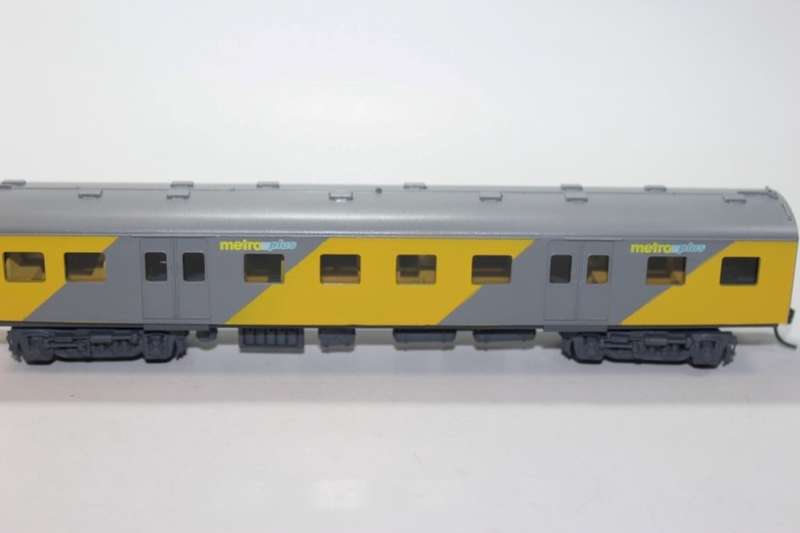 SARM :) South African Metro Plus 1st Class Passenger Coach (Kadee Couplers)