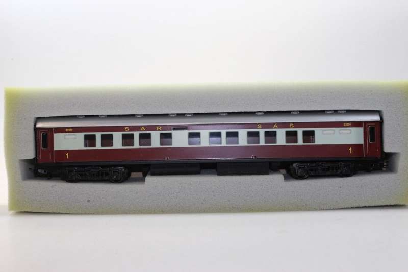 SARM :) 1st Class Transkaroo Coach ( Kadee Couplers)