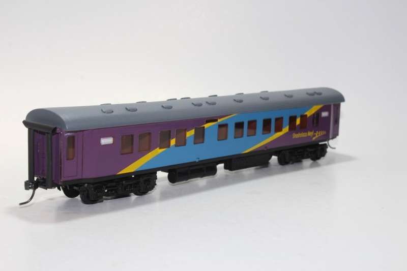 SARM : Shosoloza Meyl 2nd Class Coach ( Kadee Couplers)
