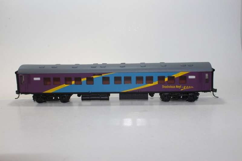SARM : Shosoloza Meyl 2nd Class Coach ( Kadee Couplers)