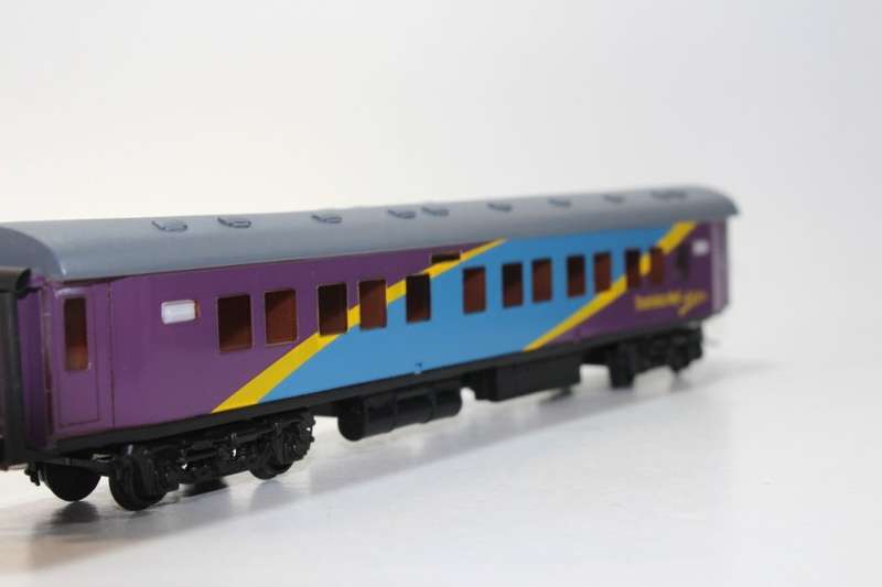 SARM : Shosoloza Meyl 2nd Class Coach ( Kadee Couplers)