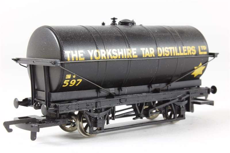 Hornby: "Yorkshire Tar" Tank Wagon