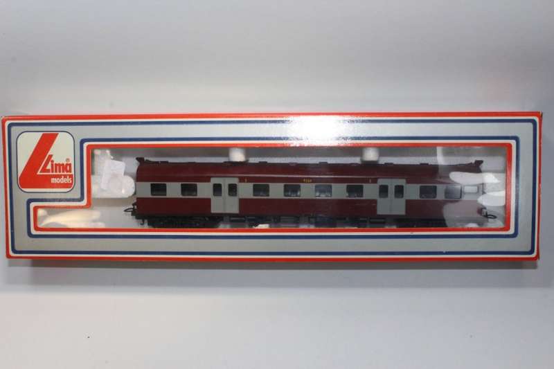 Lima : Suburban 1st Class Passenger Wagon (New & Boxed)