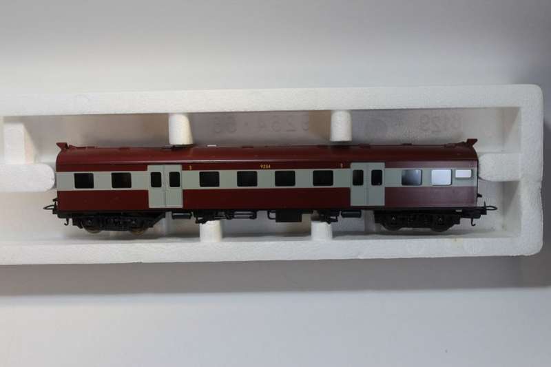 Lima : Suburban 1st Class Passenger Wagon (New & Boxed)
