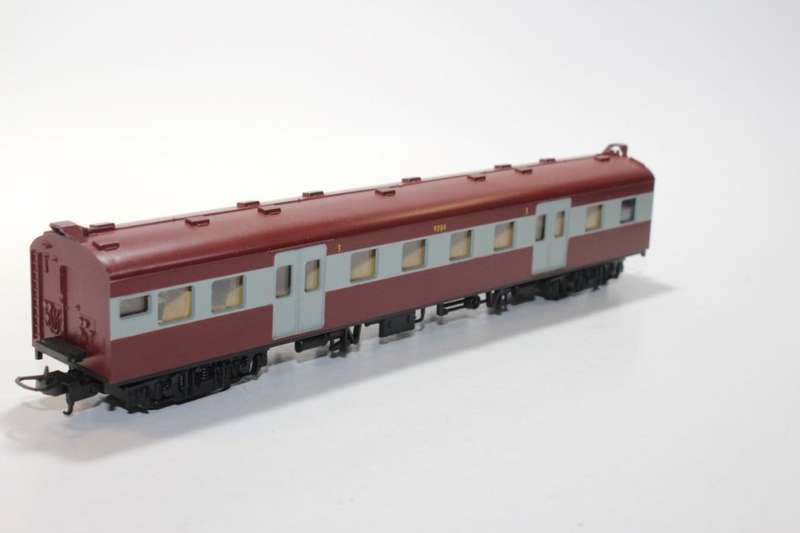 Lima : Suburban 1st Class Passenger Wagon (New & Boxed)