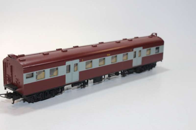 Lima : Suburban 1st Class Passenger Wagon (New & Boxed)