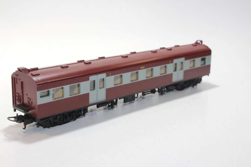 Lima : Suburban 1st Class Passenger Wagon (New & Boxed)