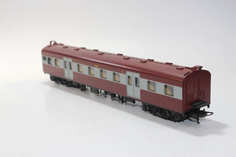 Lima : Suburban 1st Class Passenger Wagon (New & Boxed)