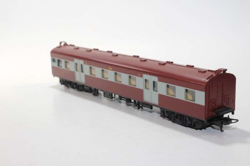 Lima : Suburban 1st Class Passenger Wagon (New & Boxed)