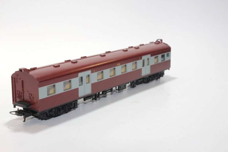 Lima : Suburban 1st Class Passenger Wagon (New & Boxed)