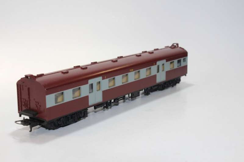 Lima : Suburban 1st Class Passenger Wagon (New & Boxed)