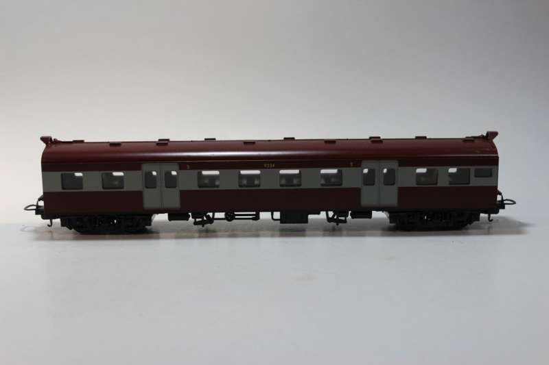 Lima : Suburban 1st Class Passenger Wagon (New & Boxed)