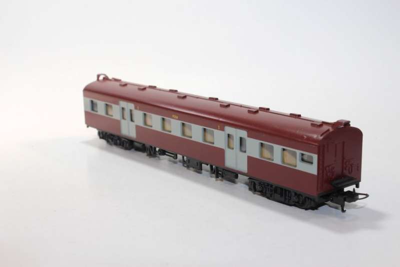 Lima : Suburban 1st Class Passenger Wagon (New & Boxed)