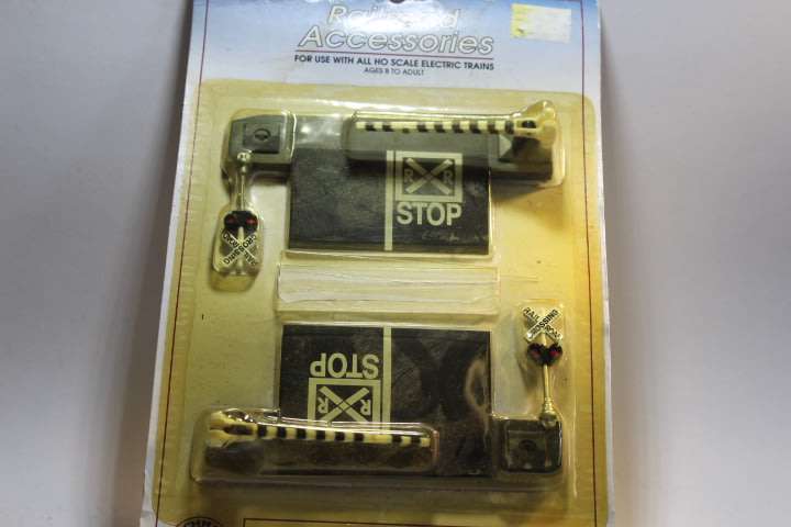Bachmann : Road Railway Crossing Accessories