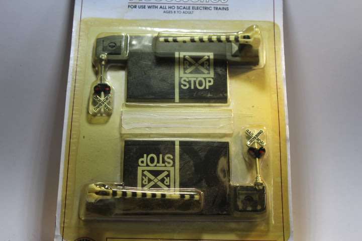 Bachmann : Road Railway Crossing Accessories