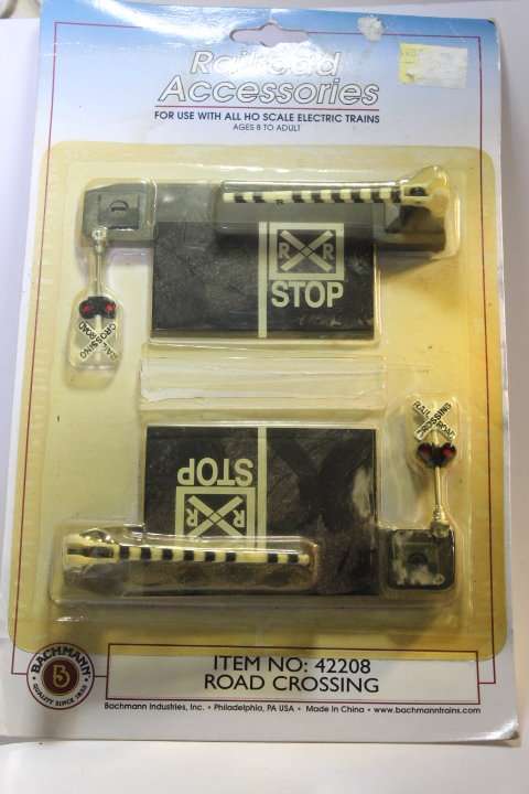Bachmann : Road Railway Crossing Accessories