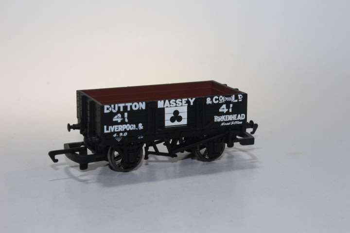 Hornby: Dutton Massey Plank Wagon