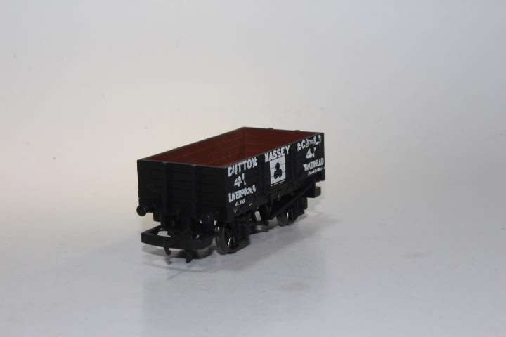 Hornby: Dutton Massey Plank Wagon