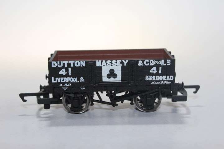 Hornby: Dutton Massey Plank Wagon