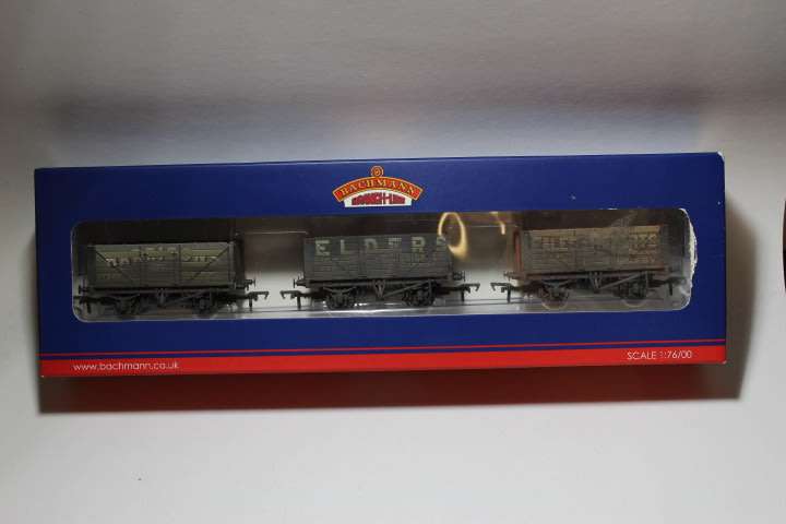 Bachmann : 3 x Weathered Coal Wagons