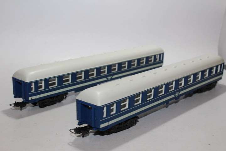 Lima : 2 x  Blue Train Coaches