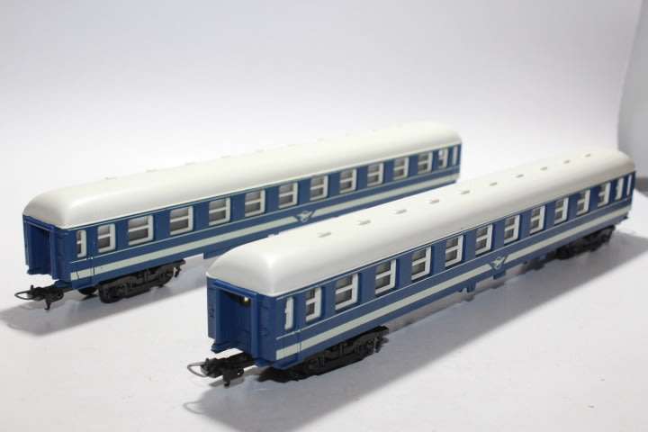 Lima : 2 x  Blue Train Coaches