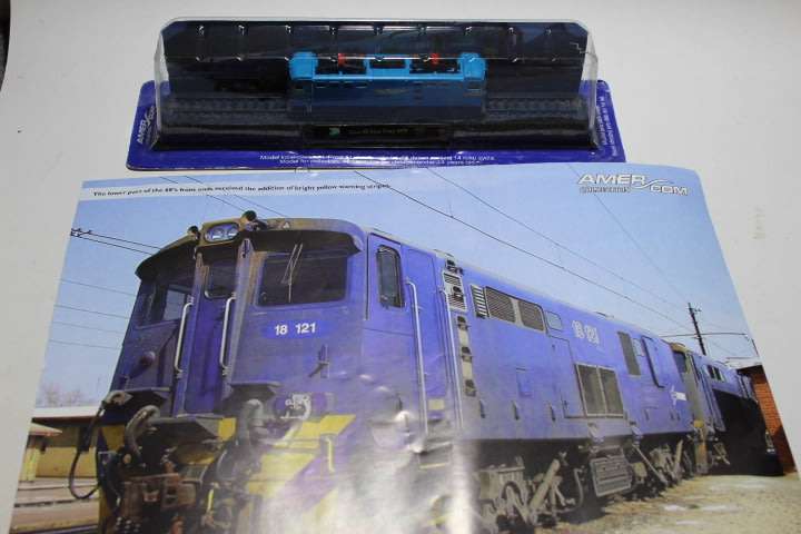 Locomotives of the World Magazine + 6E Blue Train Static Model