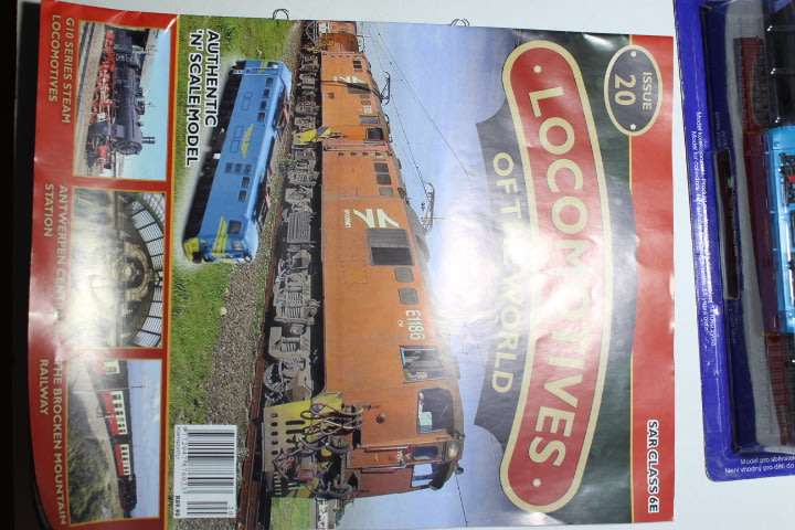 Locomotives of the World Magazine + 6E Blue Train Static Model