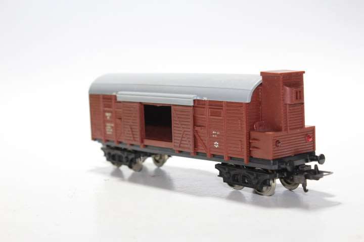 Lima : Box Wagon with brakemans cab (New)