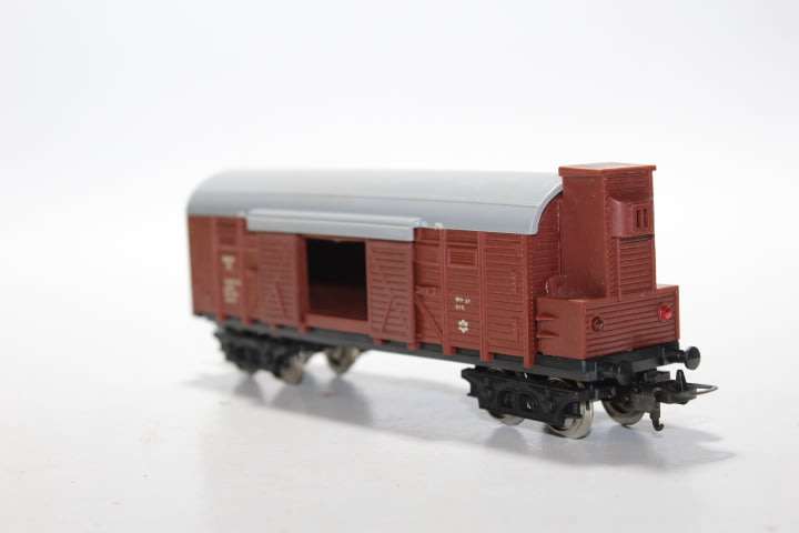 Lima : Box Wagon with brakemans cab (New)