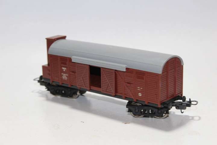 Lima : Box Wagon with brakemans cab (New)