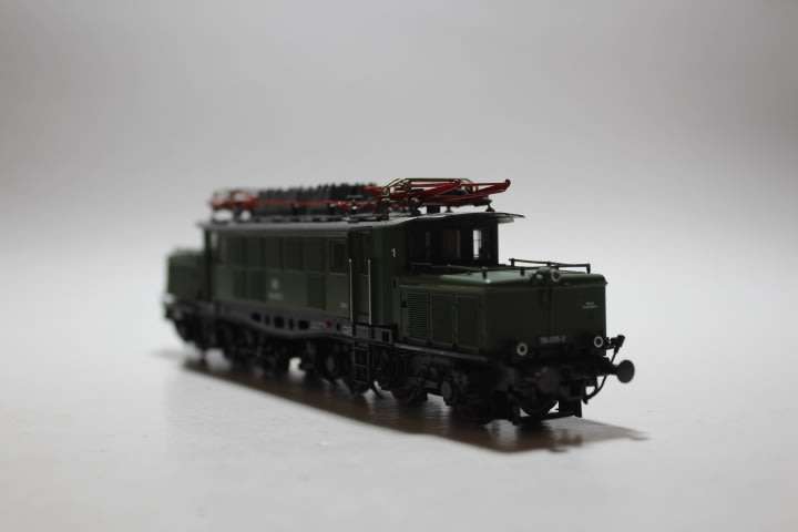Roco 04168A Class BR 194 'Crocodile' 035-2 of the DB (HO) Digital