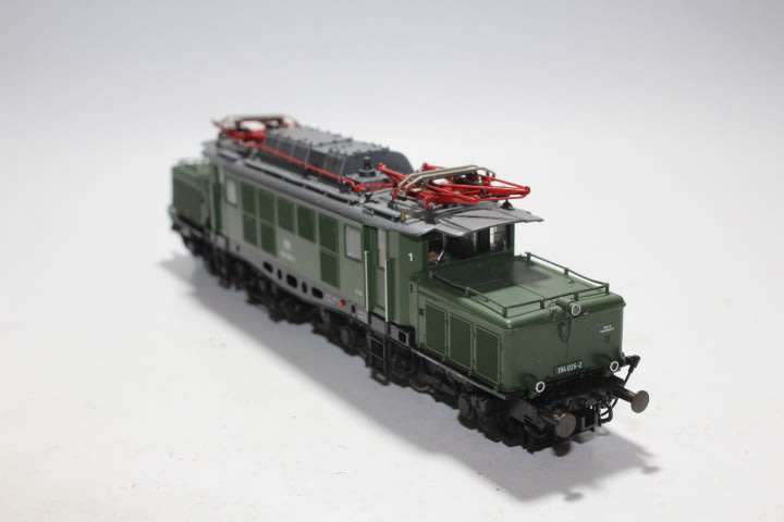 Roco 04168A Class BR 194 'Crocodile' 035-2 of the DB (HO) Digital