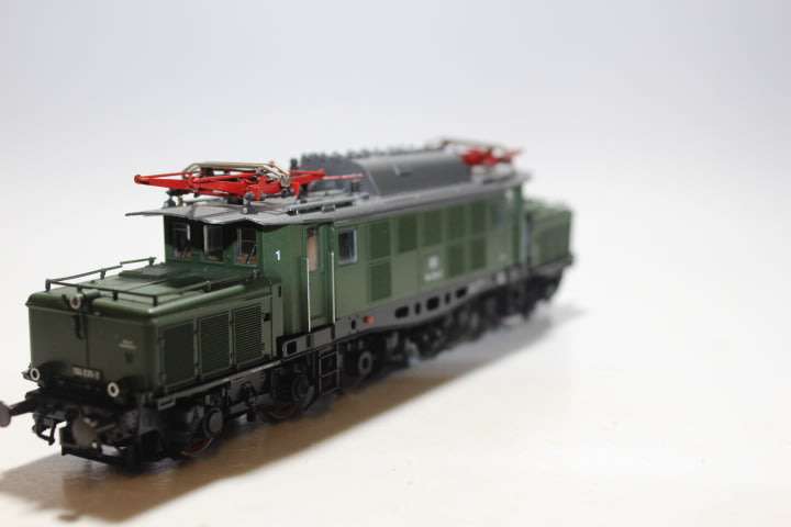 Roco 04168A Class BR 194 'Crocodile' 035-2 of the DB (HO) Digital